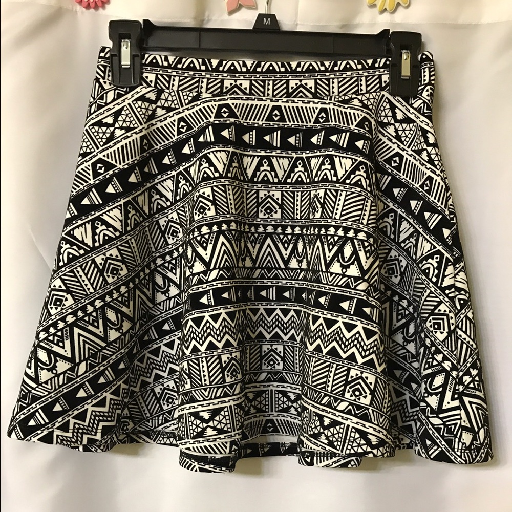 Black/White Velvet Skater‎ Skirt